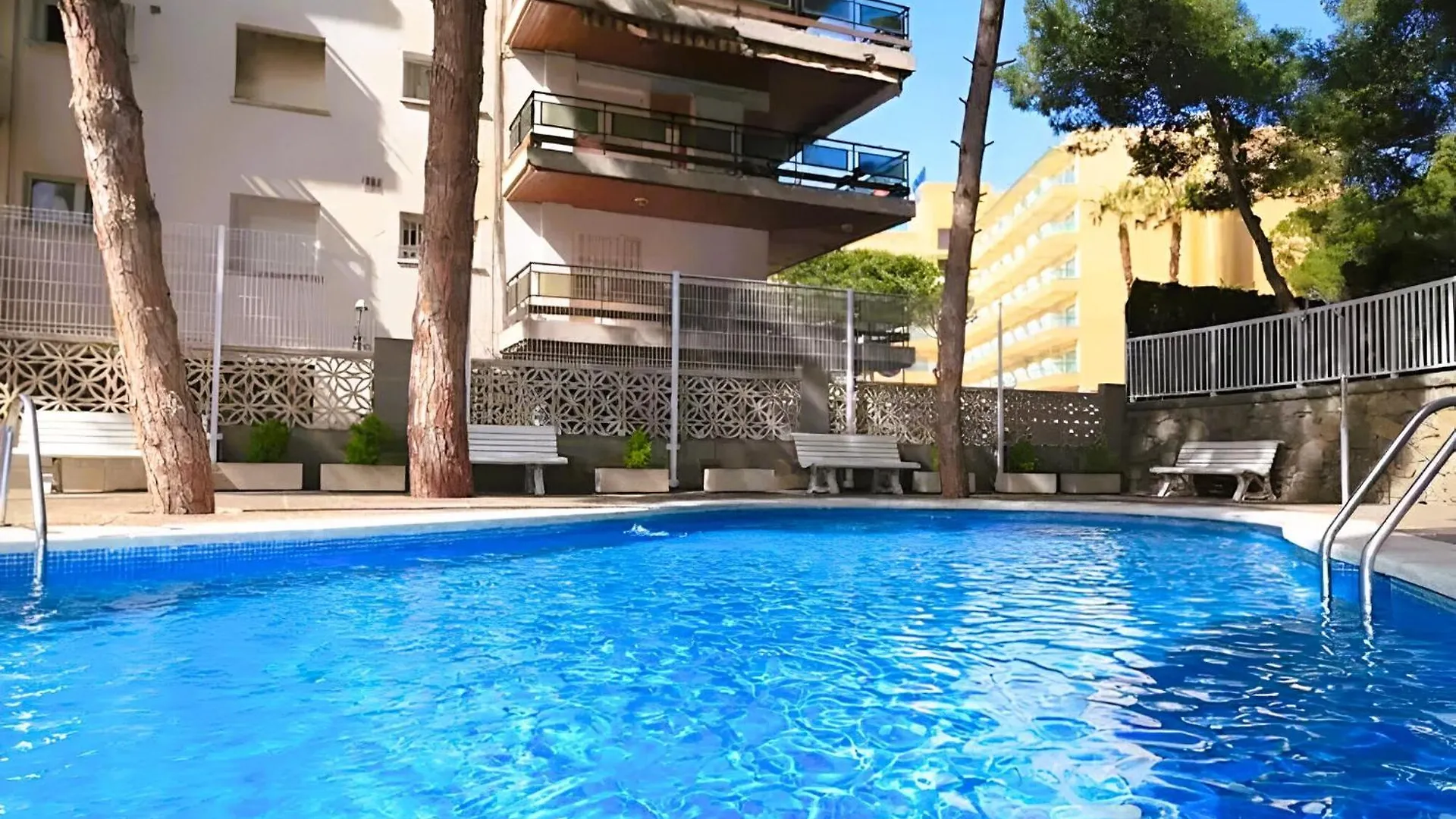 סאלו Paradis Beach & Center